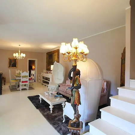 فيلة Sleeps 6 ميناجيو