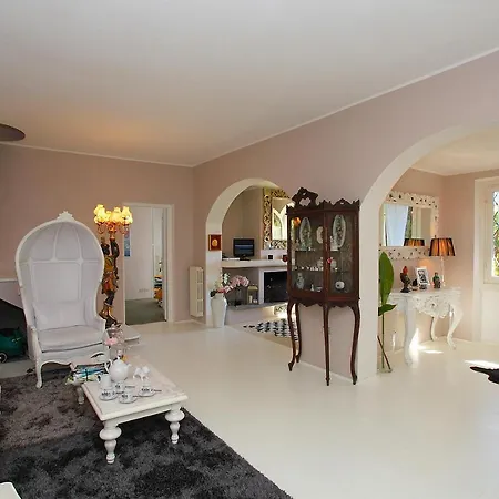 Villa Sleeps 6